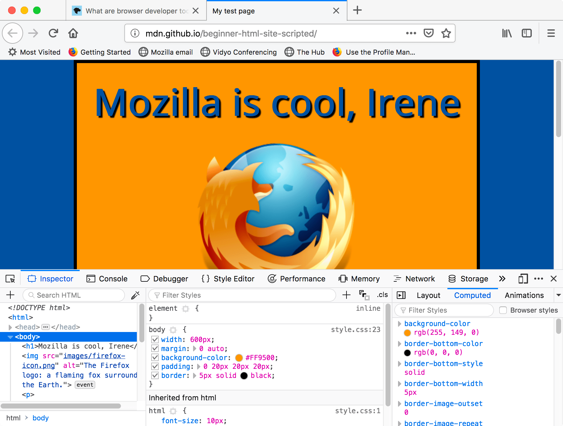Screenshot eines Browsers mit geöffneten Entwicklertools. Die Webseite wird im oberen Browserbereich angezeigt, die Entwicklertools belegen die untere Hälfte. Es sind drei Bereiche in den Entwicklertools geöffnet: HTML, mit ausgewähltem Body-Element, ein CSS-Panel zeigt Style-Blöcke an, die den hervorgehobenen Body anvisieren, und ein berechnetes Styles-Panel zeigt alle Autorenstile an; das Browser-Stile-Kontrollkästchen ist nicht aktiviert.